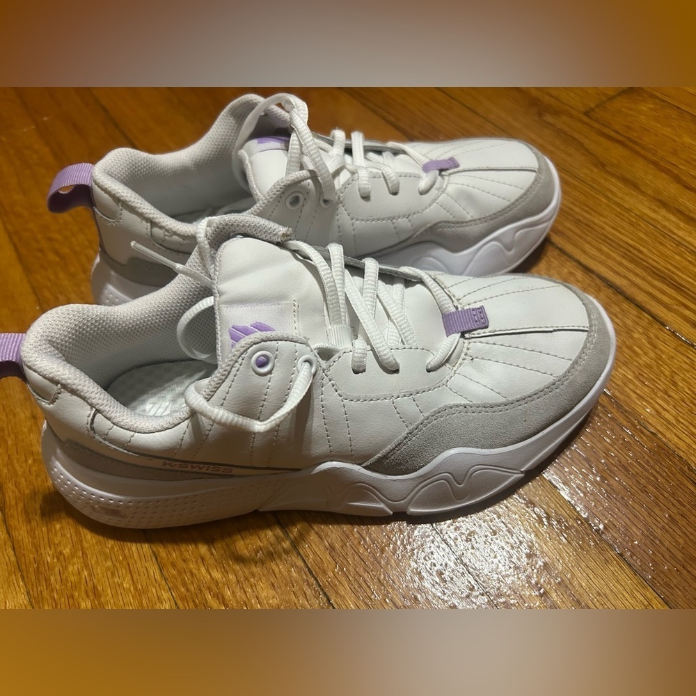 Ladies K Swiss White with Lavender Shoes Size 7.5M ~‎ CR-329  LTR 96157-151-M